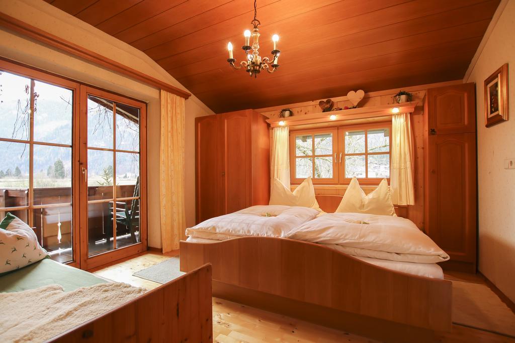 Haus Hohenwarter Hotell Lofer Rum bild