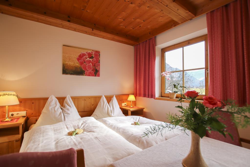 Haus Hohenwarter Hotell Lofer Exteriör bild